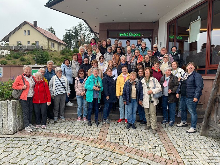 Landfrauenausflug zum Schwarzwälder-Kirschtortenseminar